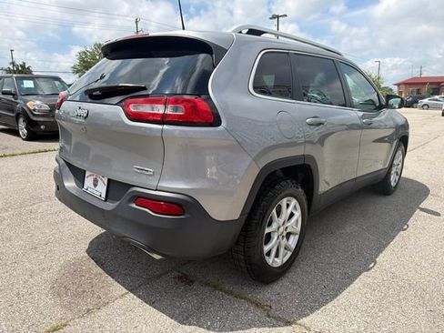 Used 2017 Jeep Cherokee Latitude w/ True North Edition AWD/4WD image 6