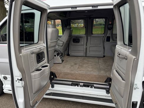 Used 2008 Chevrolet Express 1500 AWD w/ Preferred Equipment Group image 13