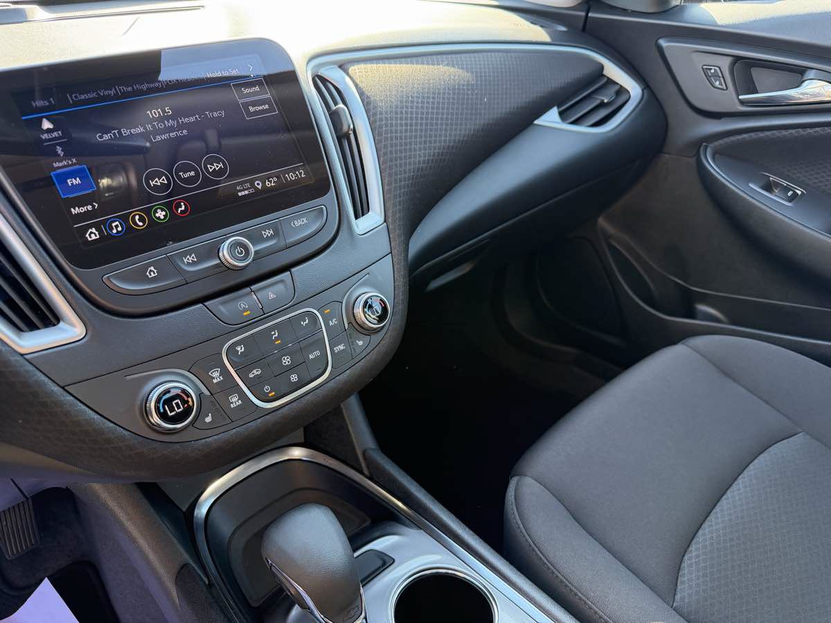 Used 2023 Chevrolet Malibu LT FWD image 15