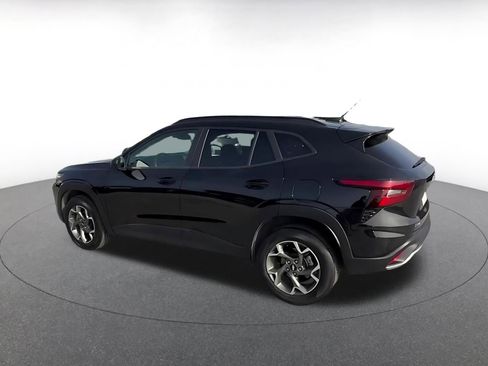 Used 2025 Chevrolet Trax LT image 9