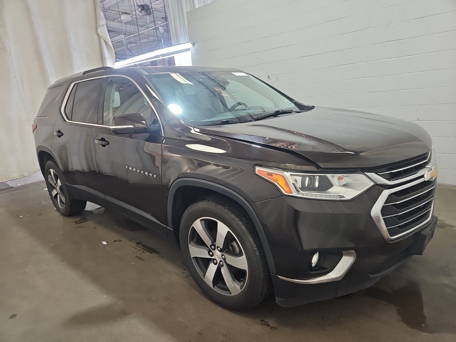 Used 2018 Chevrolet Traverse LT FWD image 2
