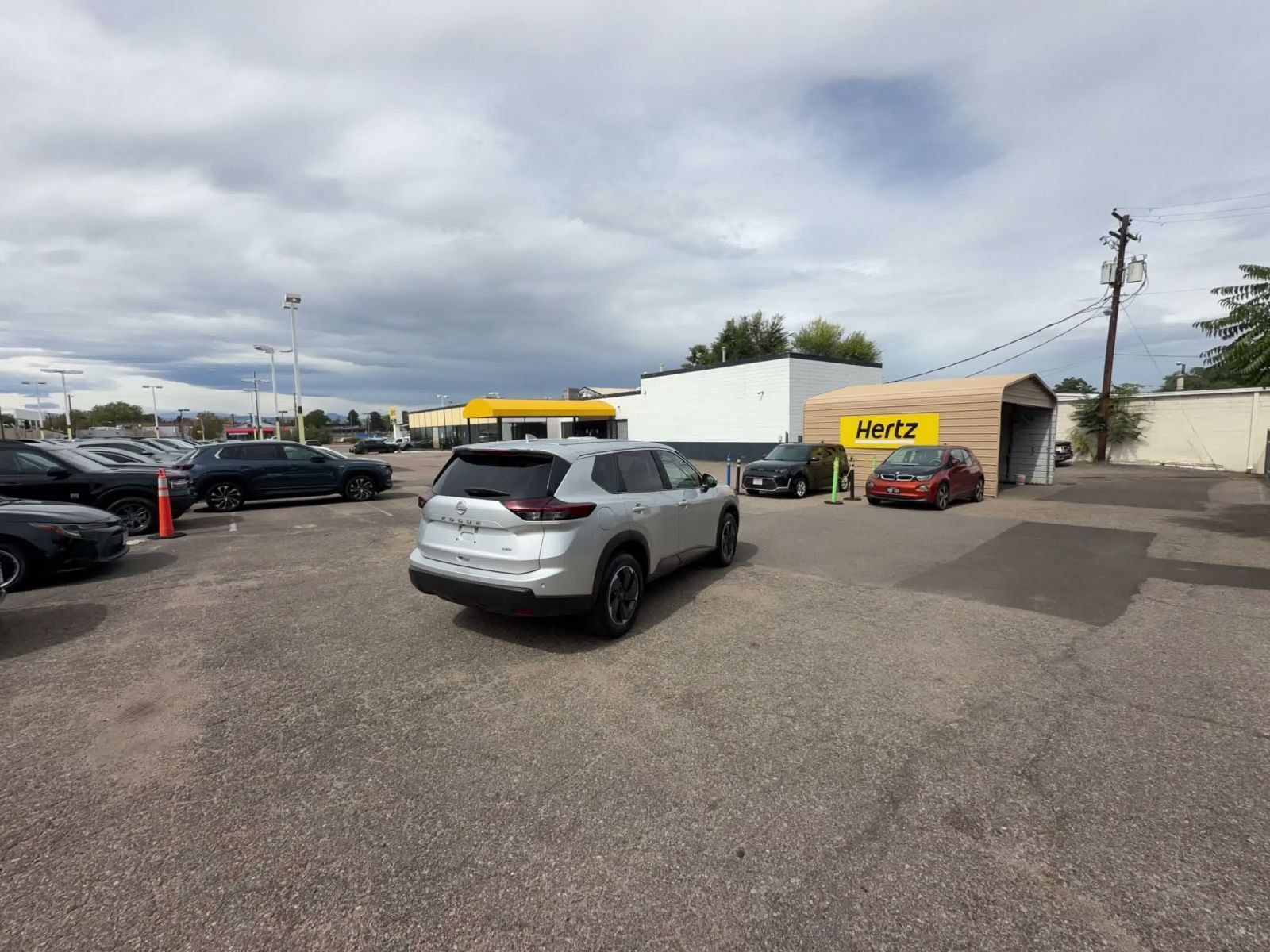 Used 2025 Nissan Rogue SV AWD/4WD image 13