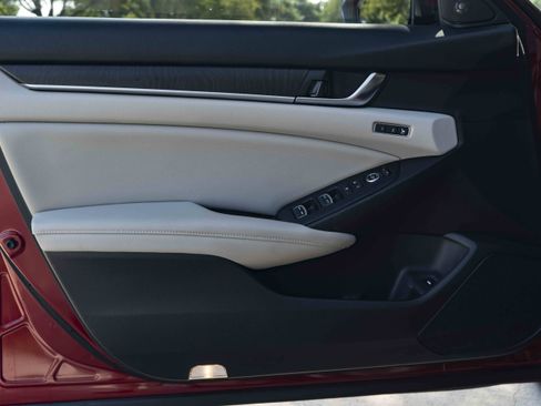 Certified 2018 Honda Accord Touring image 35