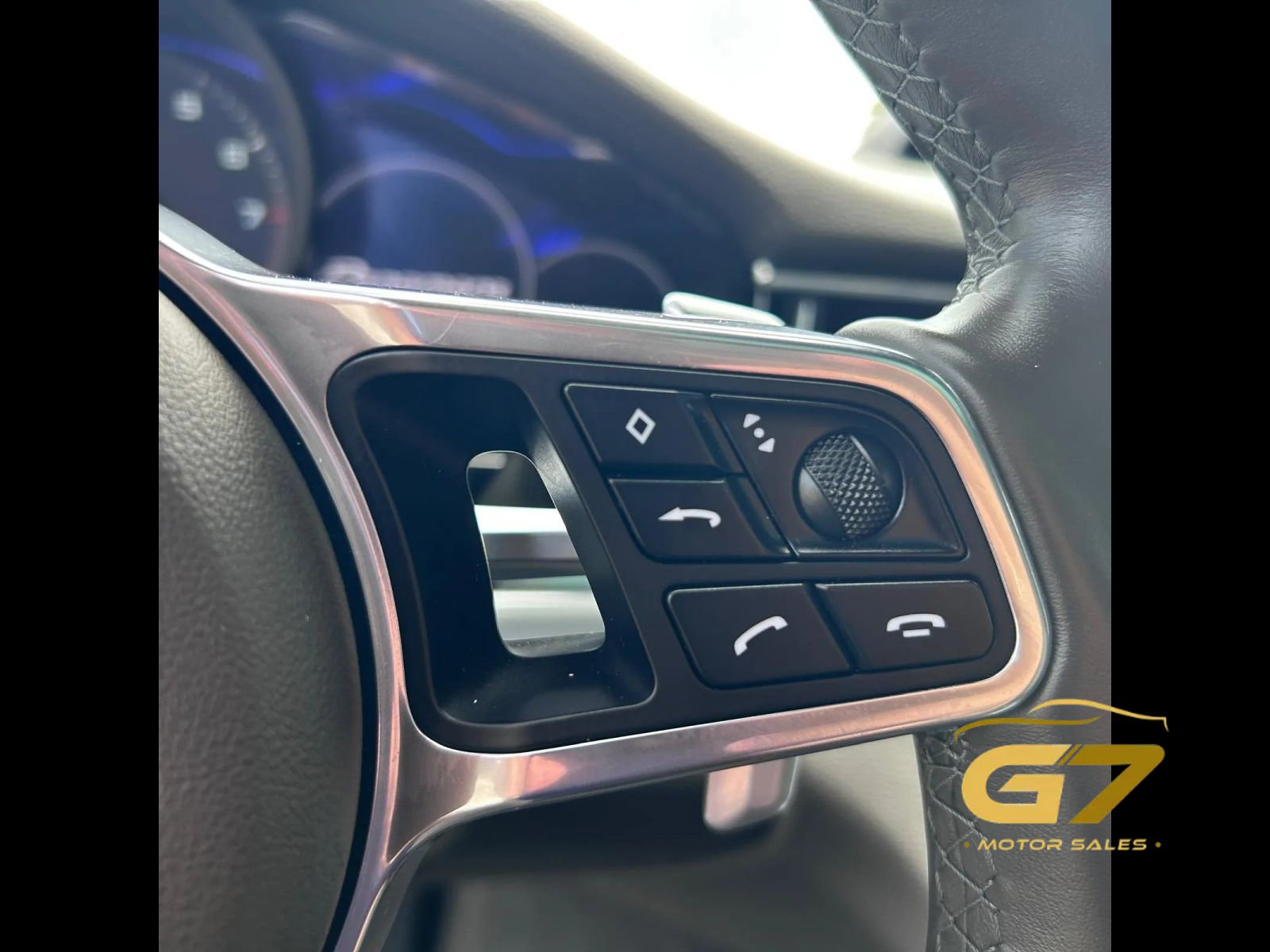 Used 2018 Porsche Panamera RWD image 30