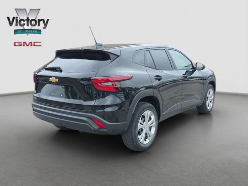 Used 2024 Chevrolet Trax LS FWD image 18