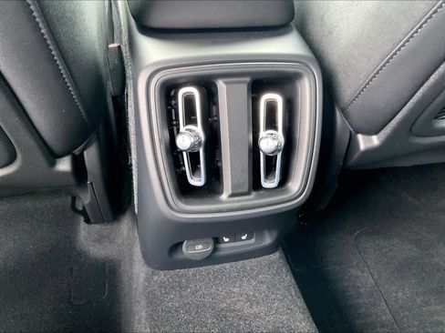 Used 2023 Volvo XC40 Recharge Ultimate w/ Protection Package Premier image 38