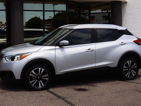 Used 2018 Nissan Kicks SV FWD image 7