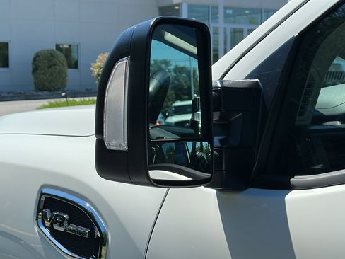 Used 2024 Nissan Titan SV w/ SV Convenience Package image 12