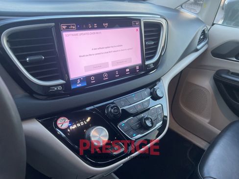 Used 2022 Chrysler Pacifica Touring-L FWD image 35