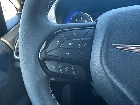 Used 2024 Chrysler Pacifica Touring-L w/ S Appearance Package image 21