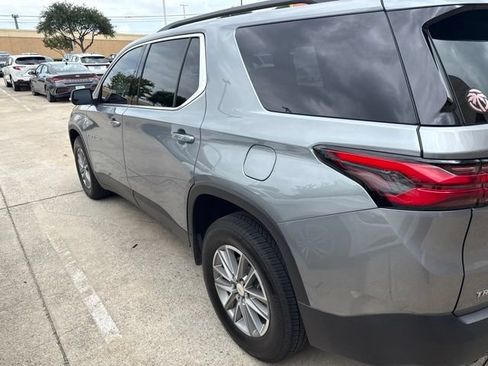 Used 2023 Chevrolet Traverse LT FWD image 7