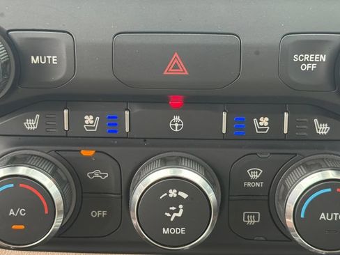 Used 2020 RAM 1500 Laramie RWD image 30
