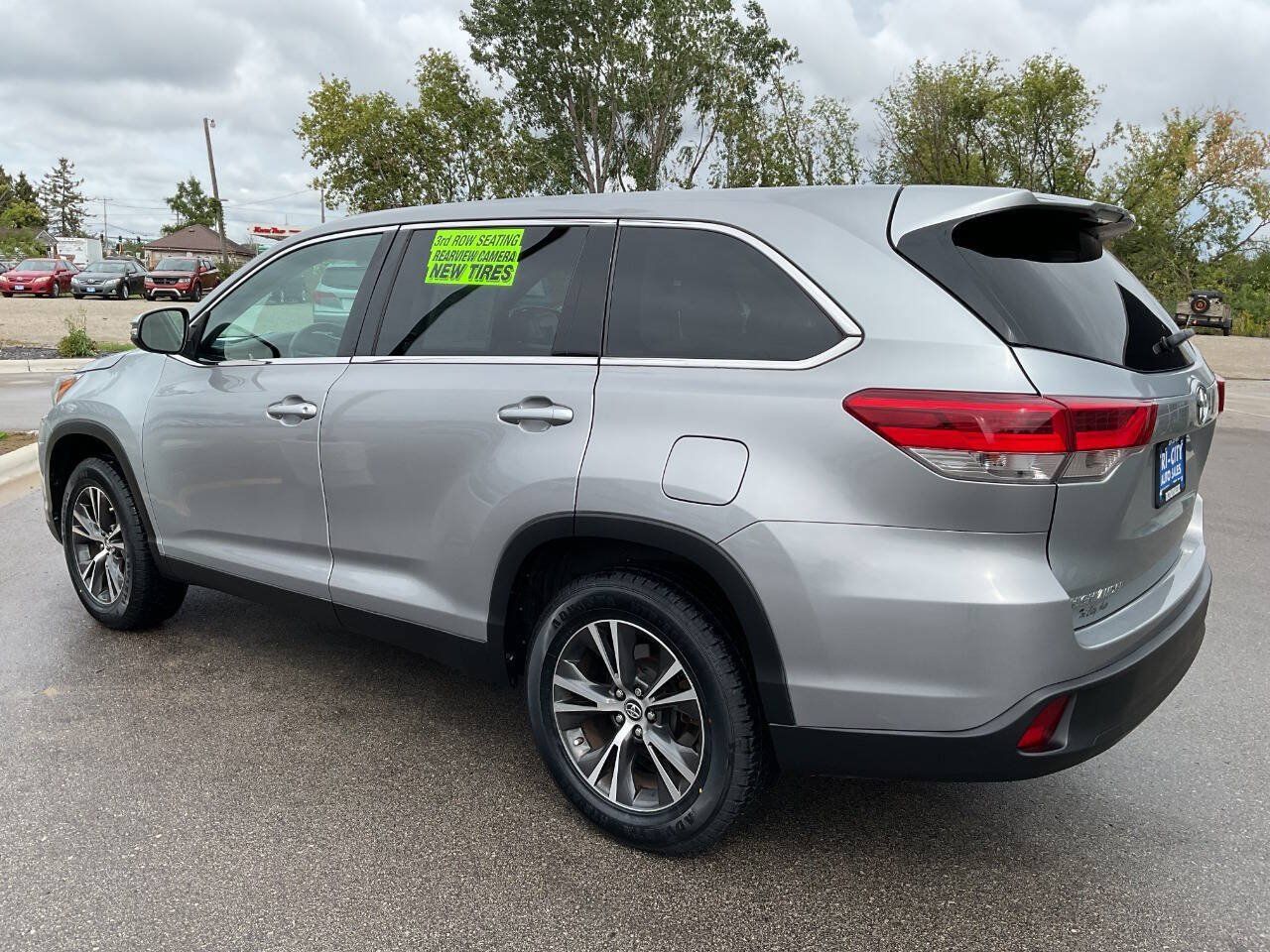 Used 2019 Toyota Highlander LE FWD image 4