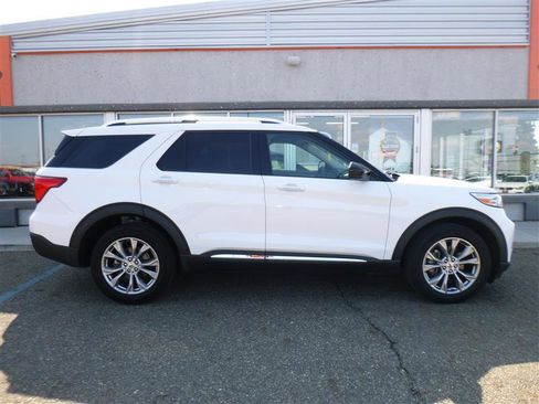 Used 2024 Ford Explorer Limited image 4