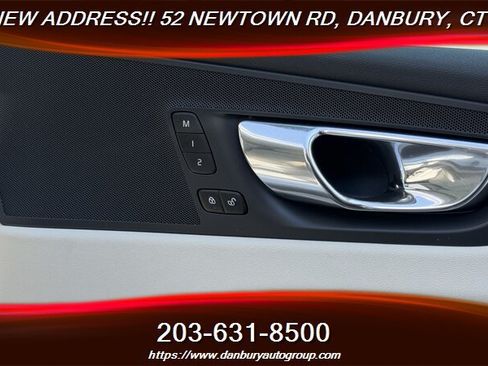 Used 2019 Volvo XC60 T6 Momentum w/ Premium Package AWD/4WD image 18