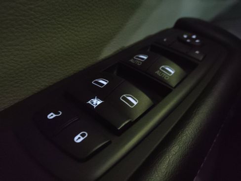 Used 2021 Chrysler Voyager LX FWD image 27