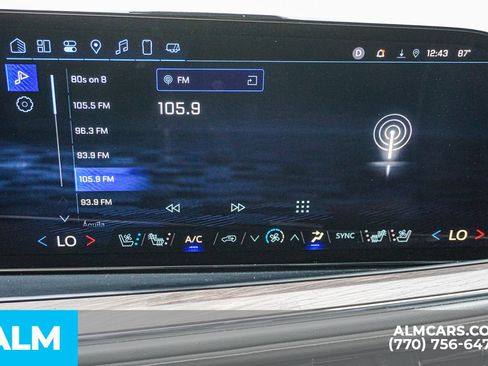 Used 2025 Chevrolet Suburban Premier AWD/4WD image 42