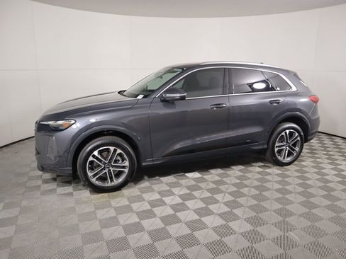 Used 2025 Audi Q5 Premium w/ Convenience Package AWD/4WD image 9