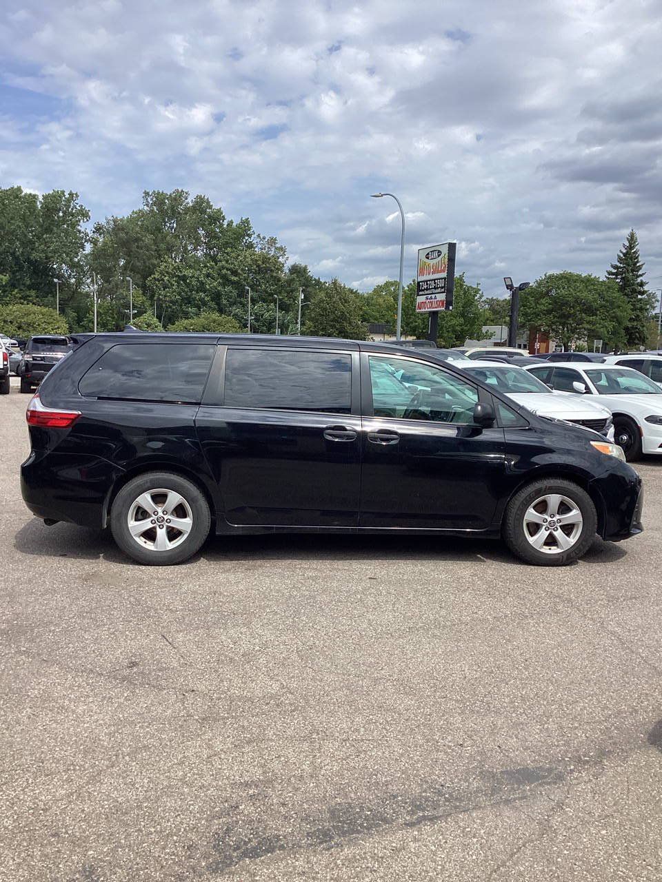 Used 2020 Toyota Sienna L FWD image 9