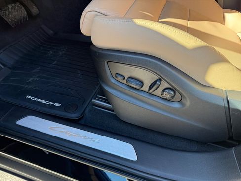 Certified 2025 Porsche Cayenne image 25