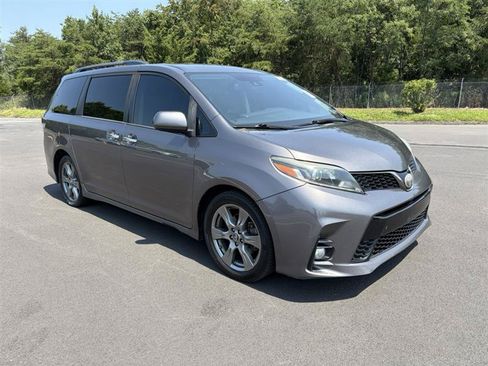 Used 2019 Toyota Sienna SE FWD image 23