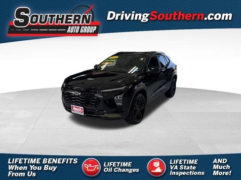 Used 2025 Chevrolet Trax ACTIV w/ Driver Confidence Package FWD image 1