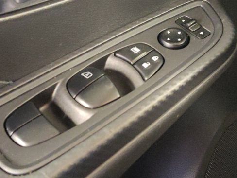 Used 2023 Nissan Versa SV FWD image 27