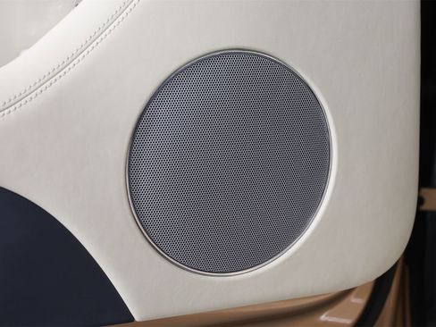 Used 2021 Bentley Bentayga image 22