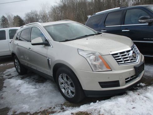 Used 2014 Cadillac SRX Luxury image 2