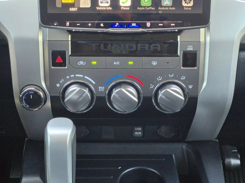 Used 2019 Toyota Tundra SR5 w/ SR5 Upgrade Package AWD/4WD image 18