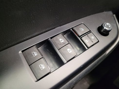 Used 2018 Toyota Highlander LE image 27