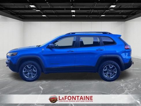 Used 2019 Jeep Cherokee Trailhawk w/ Cold Weather Group AWD/4WD image 2