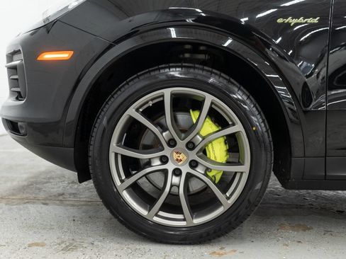 Used 2023 Porsche Cayenne Platinum Edition AWD/4WD image 39