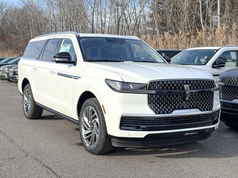 New 2025 Lincoln Navigator L Reserve image 24
