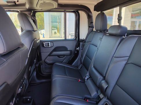 New 2025 Jeep Gladiator Sport w/ Premium Package image 28