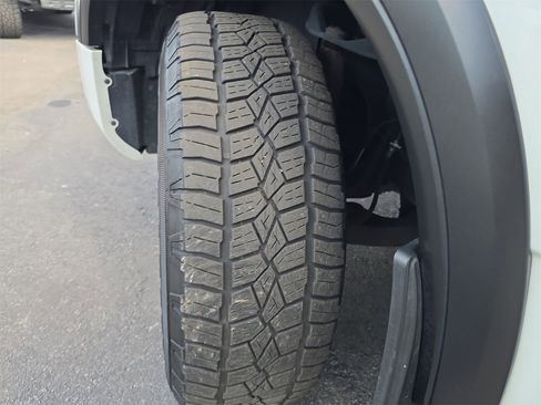 Used 2024 Nissan Titan PRO-4X w/ Pro-4x Convenience Package image 28