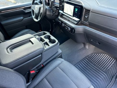 Used 2025 Chevrolet Silverado 2500 LT w/ Convenience Package image 15