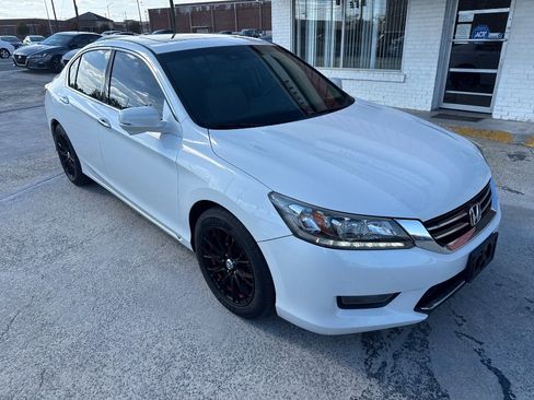 Used 2014 Honda Accord Touring image 2