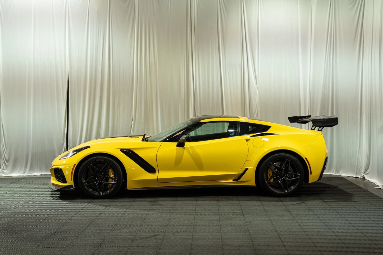 Used 2019 Chevrolet Corvette ZR1 RWD image 6