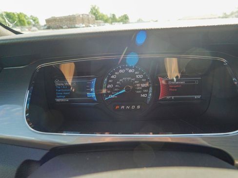 Used 2019 Ford Taurus SEL w/ Equipment Group 201A FWD image 19