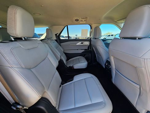 New 2026 Ford Explorer Active w/ Active Comfort Package RWD image 30