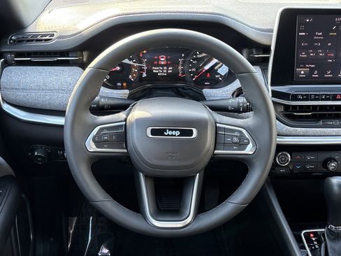 Certified 2025 Jeep Compass Latitude image 20