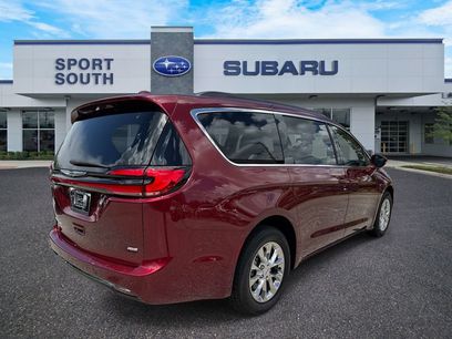 Used 2022 Chrysler Pacifica Touring-L w/ Uconnect Theater Family Group