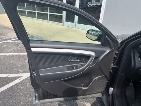 Used 2016 Ford Taurus SEL image 9