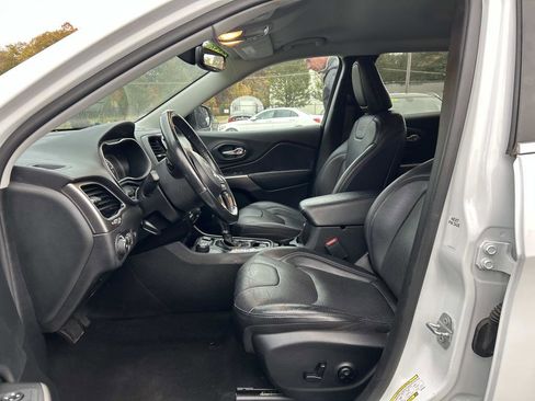 Used 2019 Jeep Cherokee Limited image 10