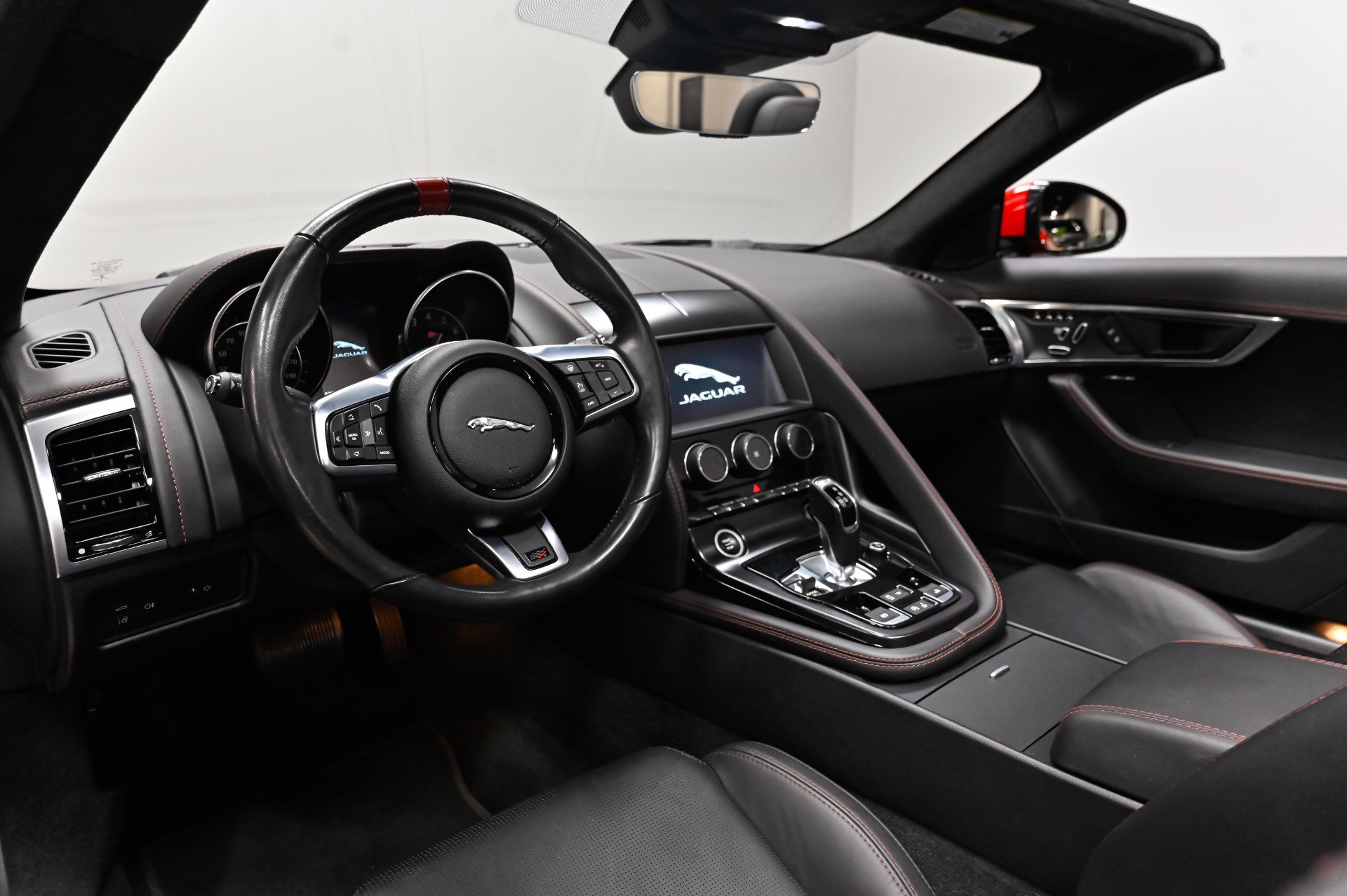 Used 2020 Jaguar F-TYPE Convertible RWD image 7