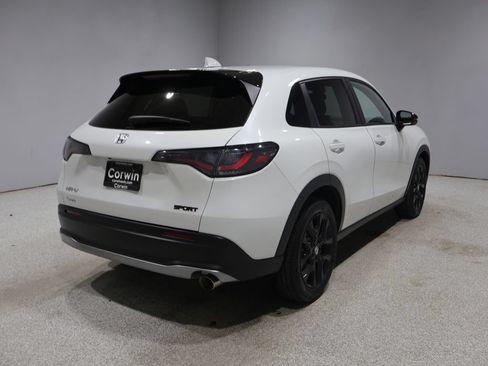 Used 2023 Honda HR-V Sport image 2