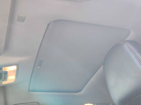 Used 2019 Toyota Highlander XLE FWD image 24