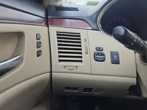 Used 2011 Toyota Avalon Limited FWD image 18