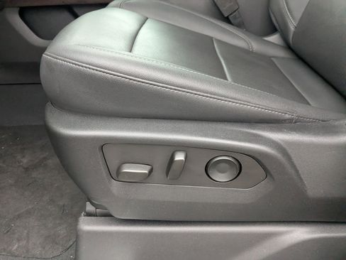 Used 2022 GMC Sierra 1500 SLT w/ SLT Convenience Package image 27